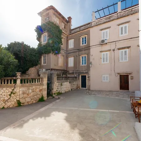 Welcome - Old Town *